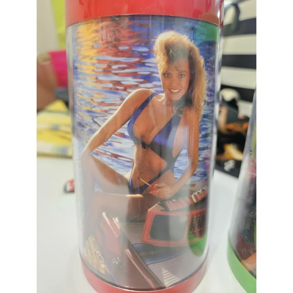 Green Plastic Pin-Up Pictorial Coffee Mug Novelty Decor Vintage Snap ON Girls